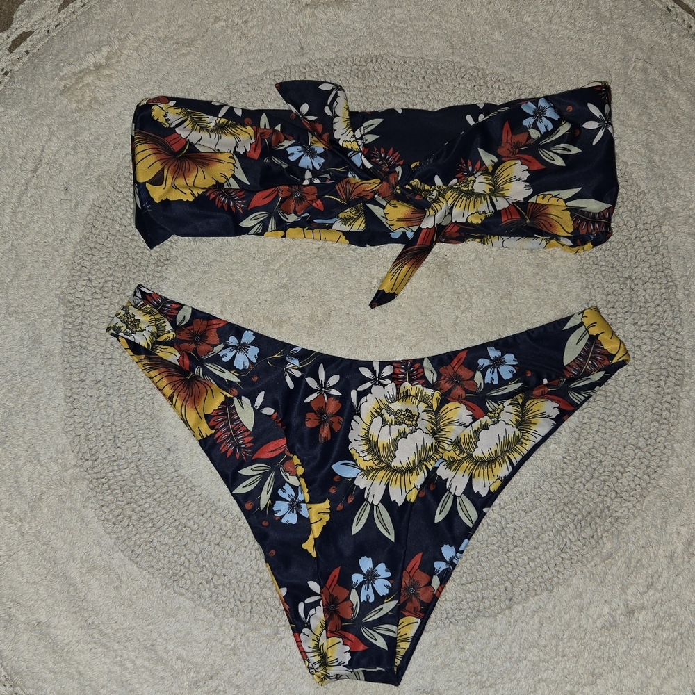 ZAFUL FLOWER BIKINI SIZE MEDIUM